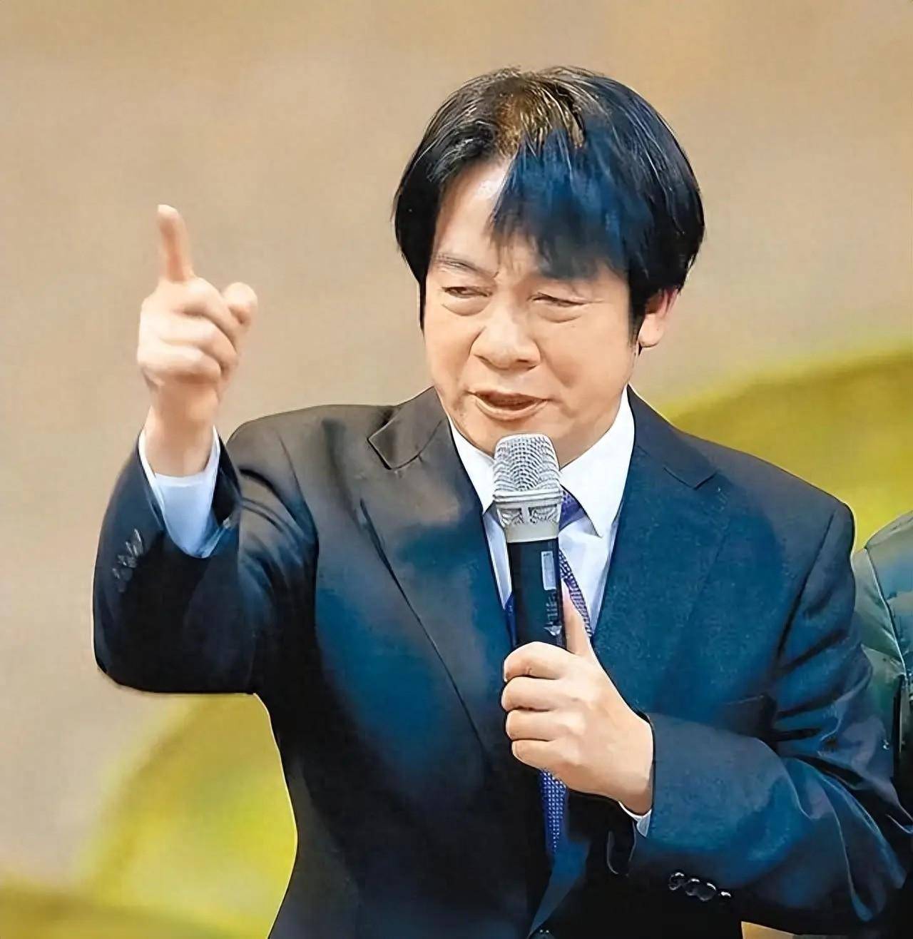 赖清德当众对台军将官发飙，侯汉廷批草包：只会管小事凸显存在感_搜狐网