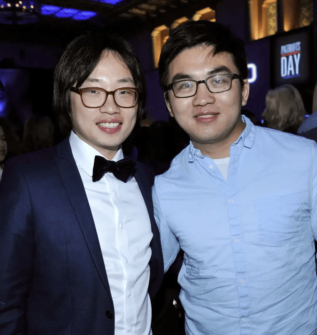 中国小伙成为美国人心中的城市英雄_吕令子_马拉松_市民