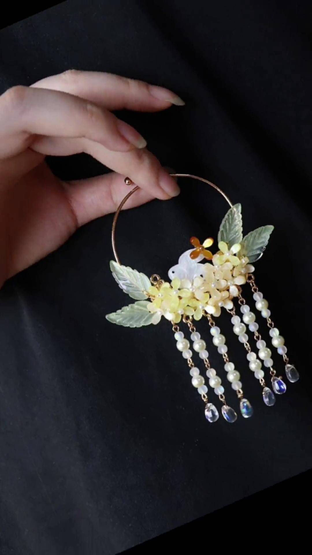 一款发环,一款手链.你们喜欢不～中秋汉服配饰和发饰都要有汉服配饰