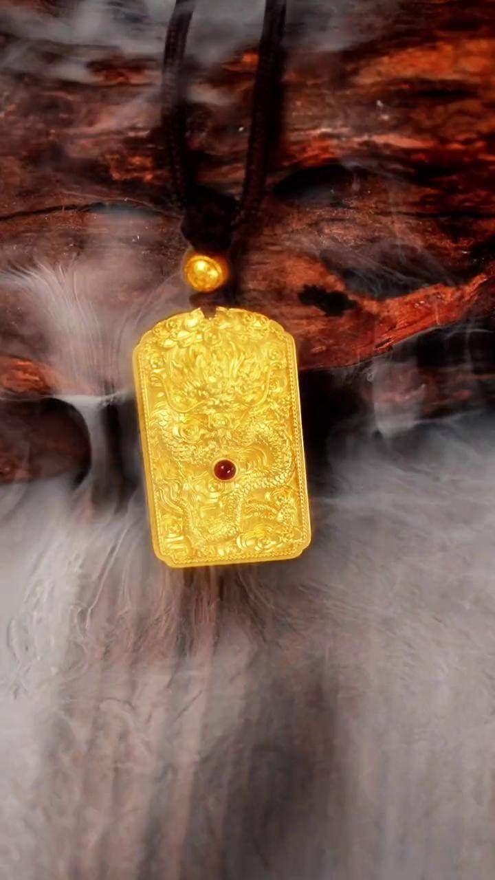 仙气飘飘黄金龙牌,赶紧你有实力的朋友给你买周生生 足金999 周生生