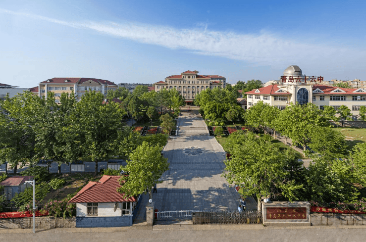 上世纪90年代拍摄的校门老照片位于杭州路3号的老校门青岛铁中老校门