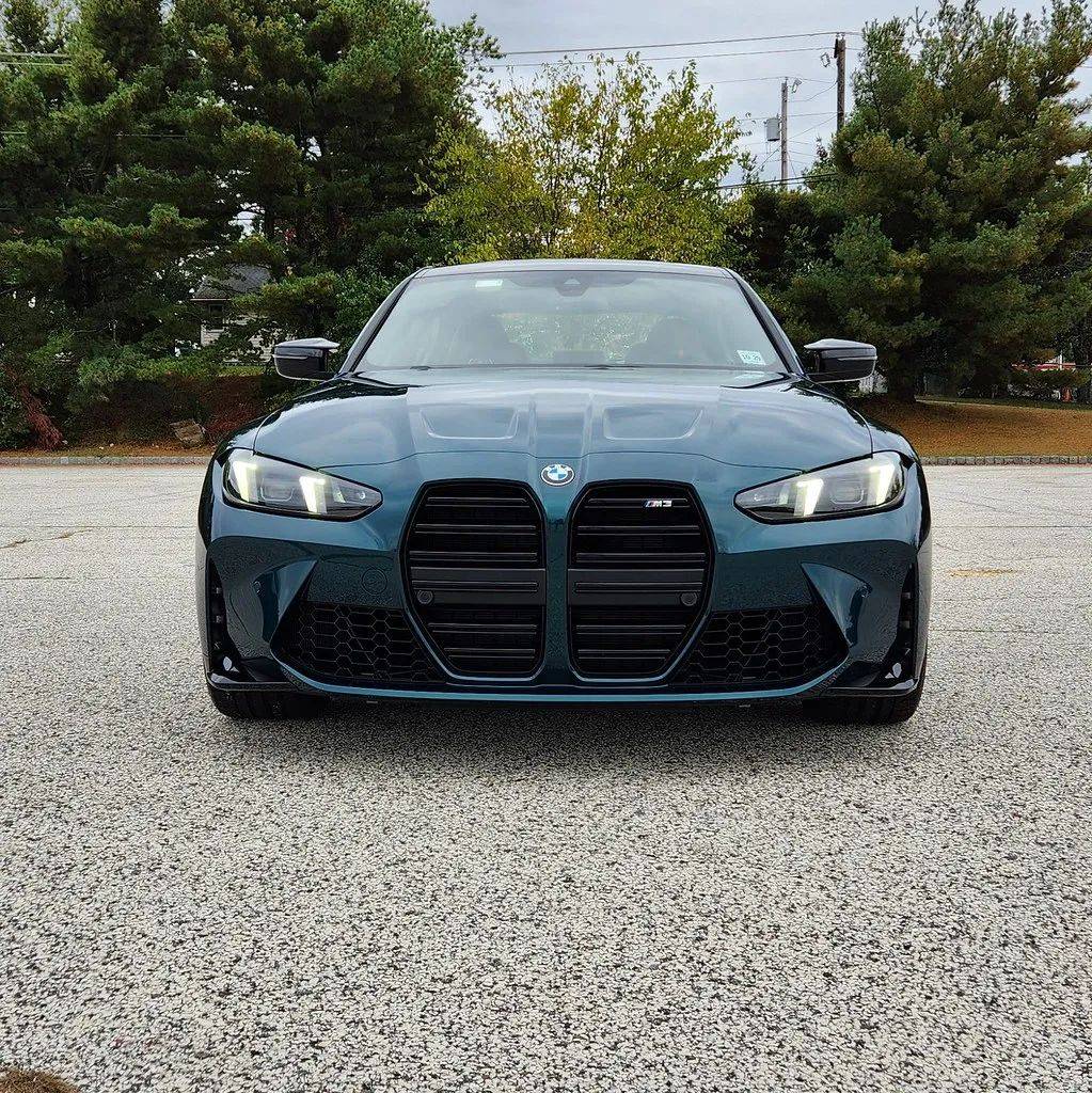 实拍波士顿绿宝马新m3沉稳深邃且明亮