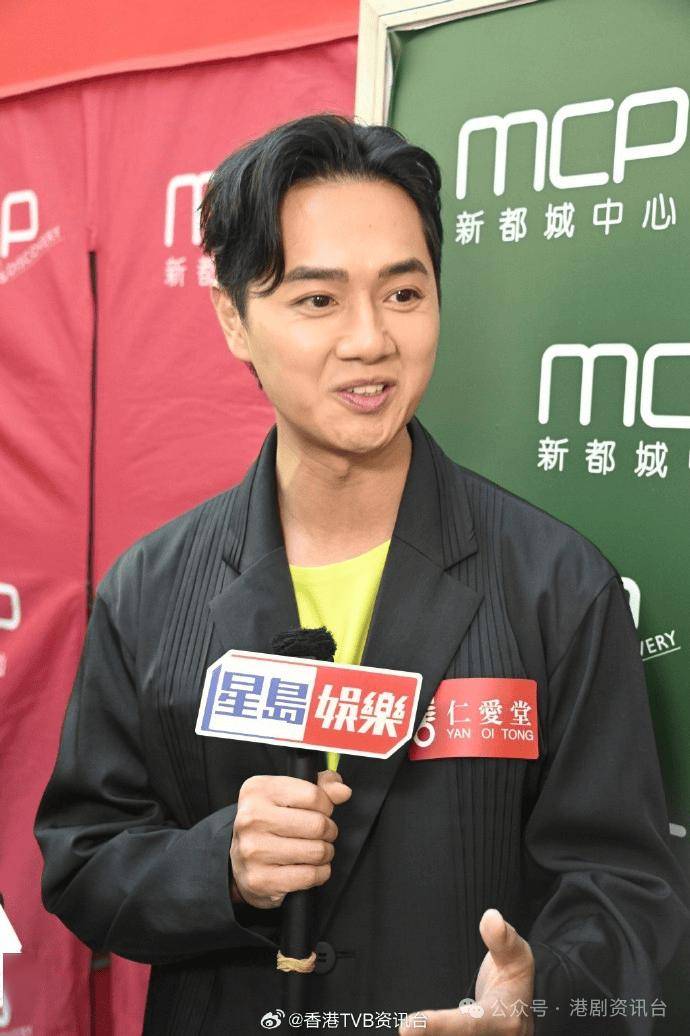 郑俊弘讚儿子有进步一家三口赴美听讲座!菊梓乔扮傻迴避感情问题