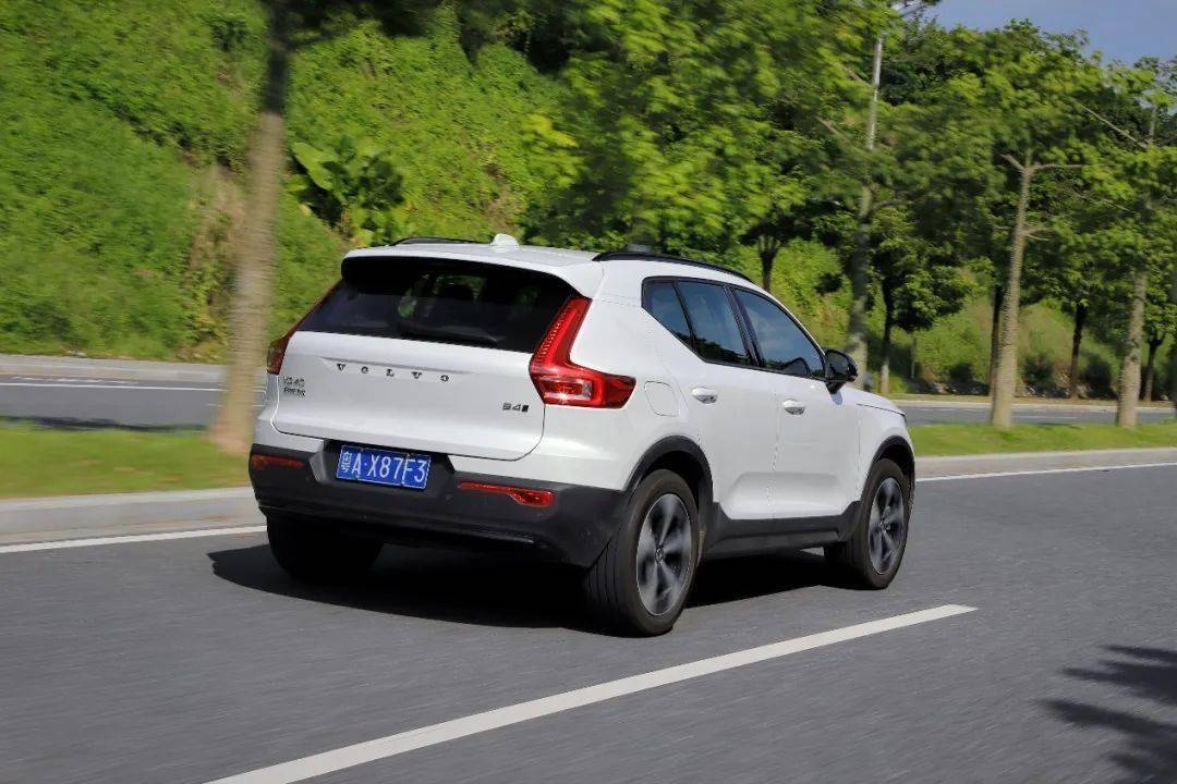 爱了!197马力,四驱,车身小巧真灵活,20万享受顶级安全