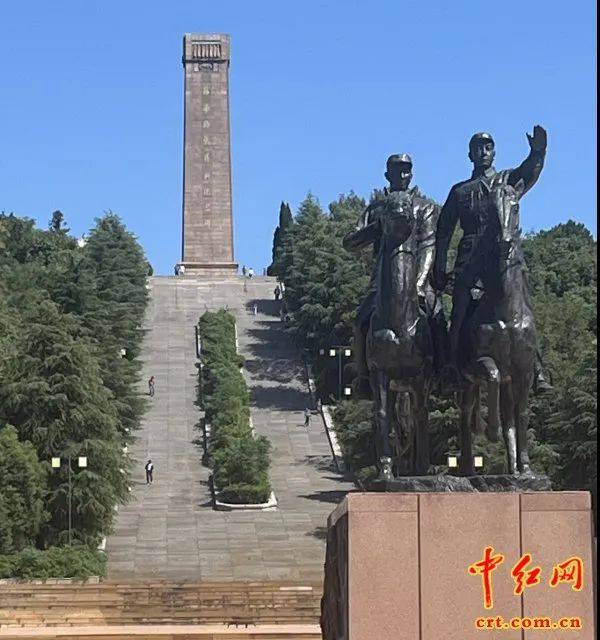 碑下放鞭炮 空中响军号——茅山新四军纪念馆游记[1]