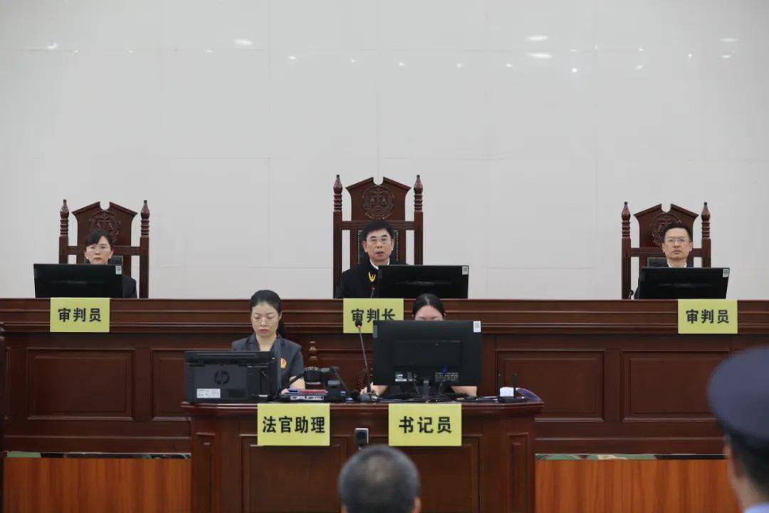 广西法检"两长"公开开庭审理一起故意杀人案