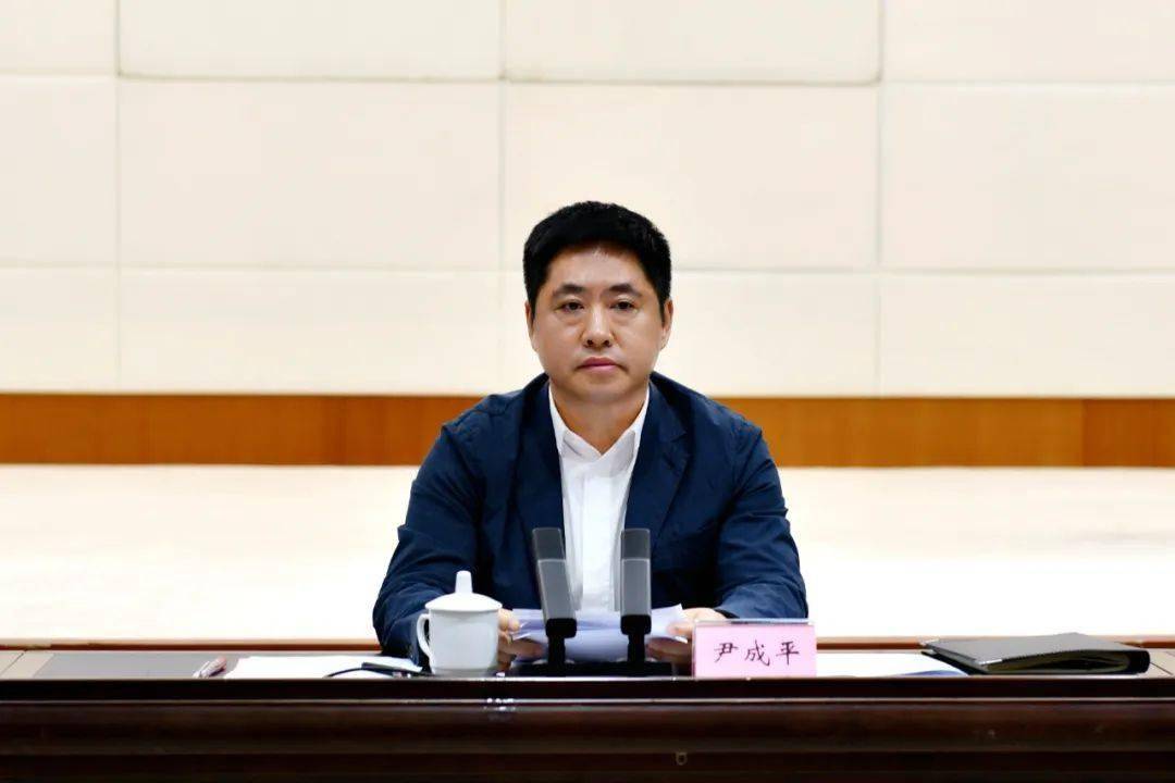 南部县召开离退休干部情况通报会