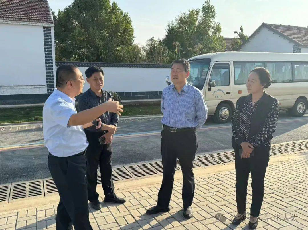 区人大城建环保委员会调研我区“四好农村路”建设情况