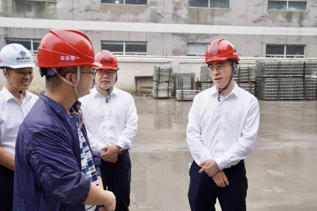 10月15日,市委书记于会游前往石门镇开展专题调研.