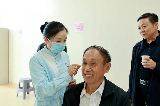 市人大常委会机关老干部党支部到滨州市中医医院(滨州医学院附属中医医院)开展“中医养生 情暖夕阳”主题党日活动 市人大常委会机关老干部党支部到滨州市中医医院(滨州医学院附属中医医院)开展“中医养生 情暖夕阳”主题党日活动