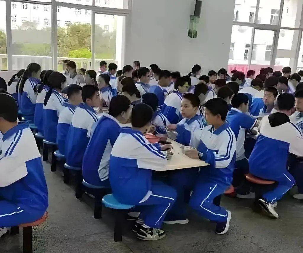 兴义蓝天中学图片