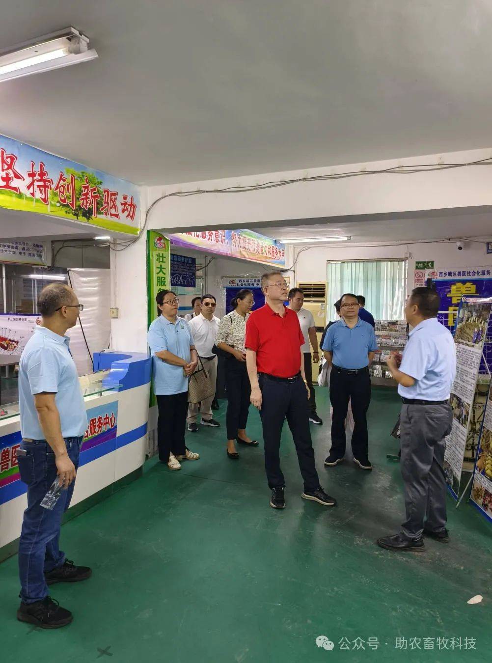 辛盛鹏秘书长一行抵达公司后,首先由广西助农公司总经理蒋爱国进行了