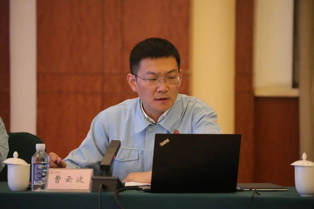 检查组副组长,扬子石化副总经理曹云波主持讲评会并通报检查结果,燕山