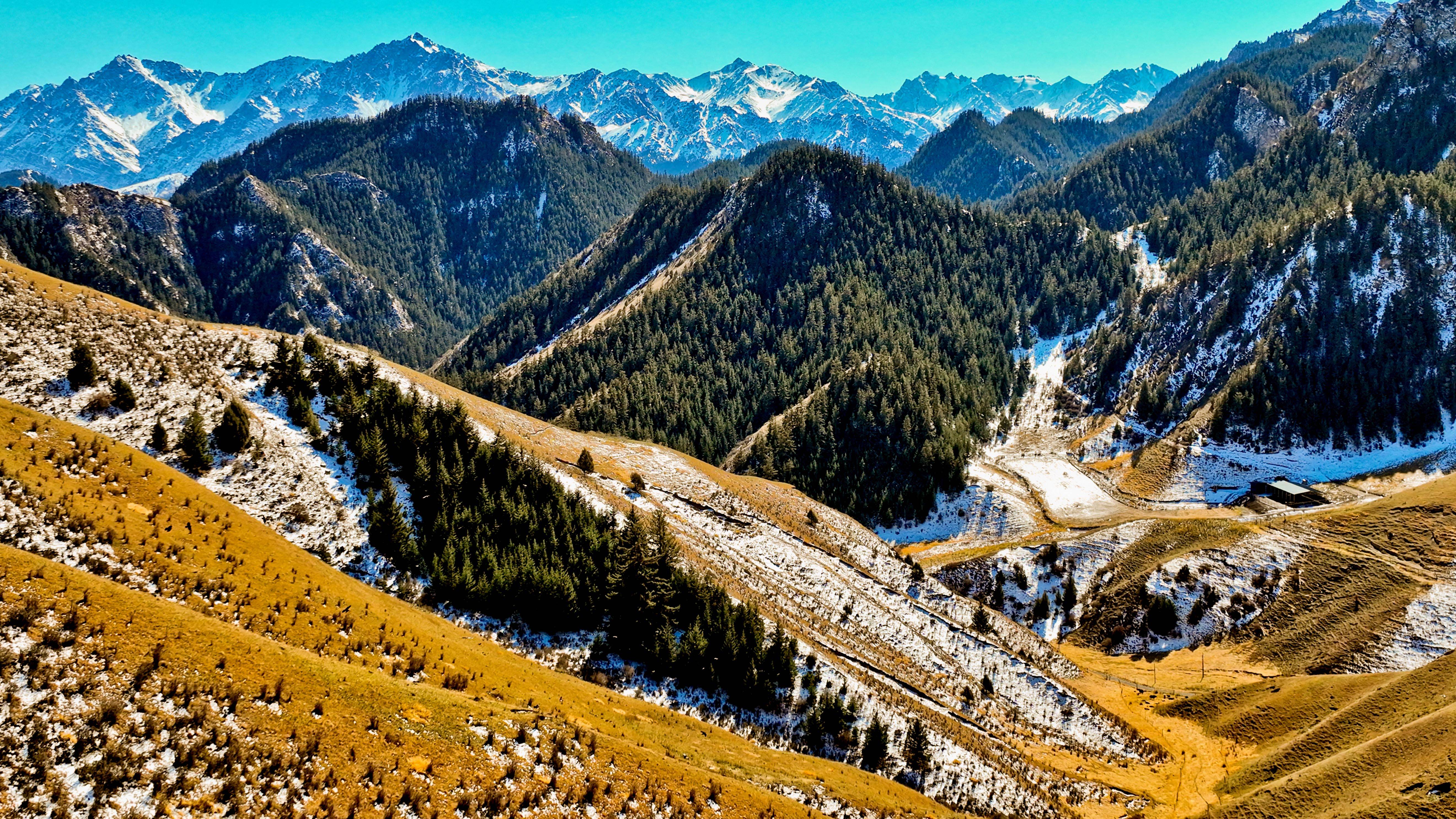 雪后祁连山国家公园景色美
