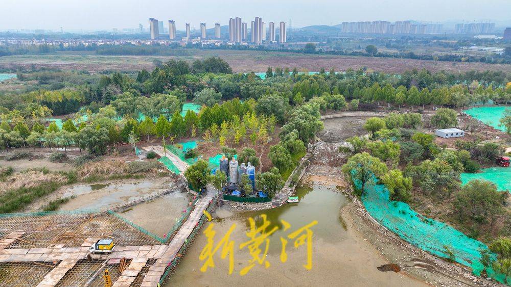 排空湖水清淤提质,济南彩虹湖景观全面改造提升_王锋_湖区_施工人员