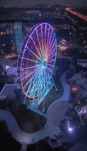 秋色正美!在云端的摩天轮解锁申城绝美视角