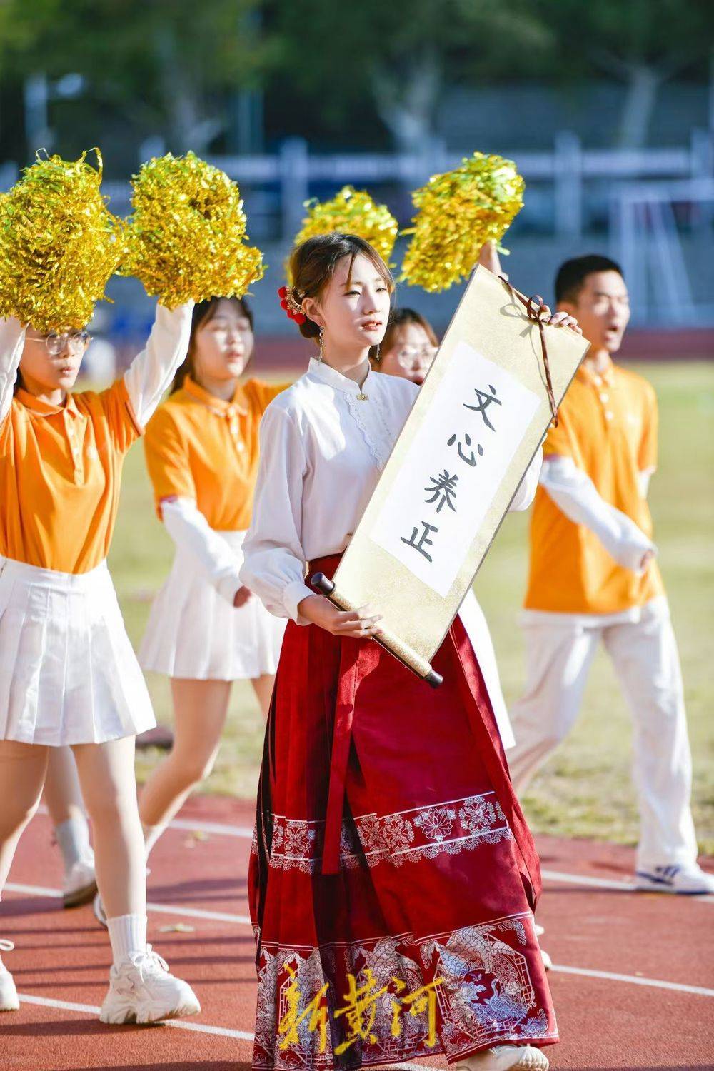 大学生运动会入场,演绎国风国韵 | 镜相