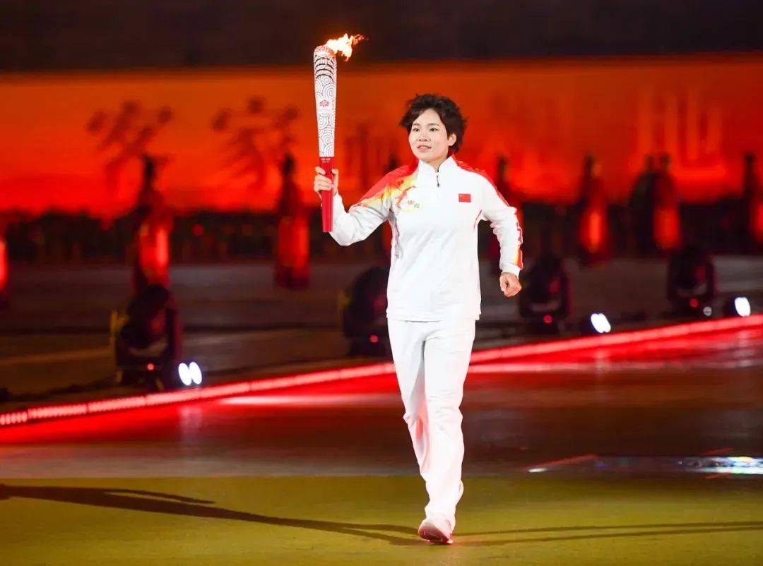 汝阳籍奥运冠军鲍珊菊接力传递世客会火炬