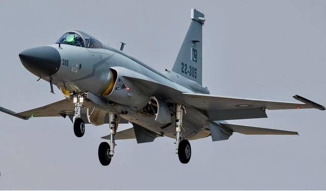 放着“枭龙”组合不要，被美国坑过的伊拉克，准备栽进法国的大坑