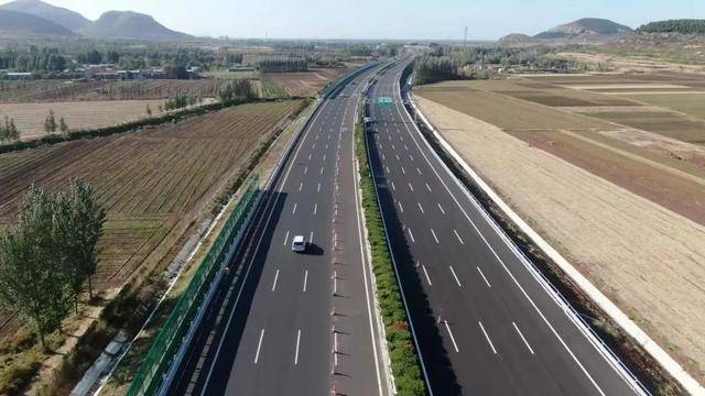 定了!山东这条高速改扩建,本月底前双向通车! 定了!山东这条高速改扩建,本月底前双向通车!