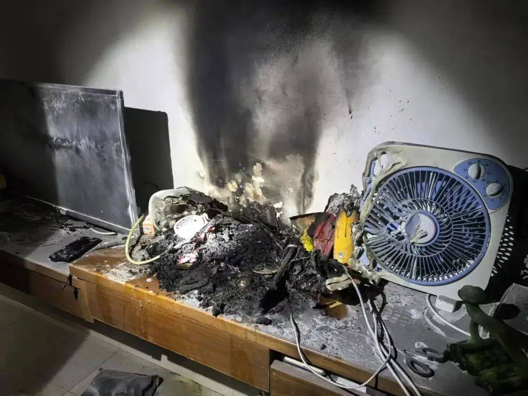 一户居民家里起火.近日,陆丰市东海街道某小区