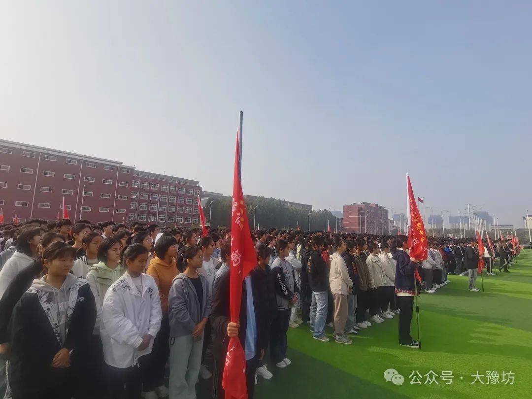 淮阳中学举行"致敬国家功勋模范,勇做时代有志青年"主题升旗活动