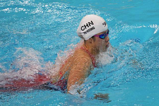 游泳世界杯新加坡站:余依婷获得女子100米混合泳亚军