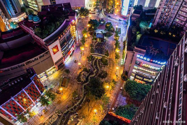 江北区重庆九街夜游：时尚酒吧的狂欢盛宴，不夜城的灯火阑珊_休闲时光_艺术_零食