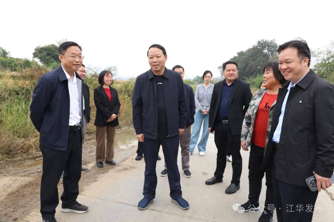 段贵建一行先后来到沱江镇阳华田村和界牌乡伍家寨村等地,察看部分"为