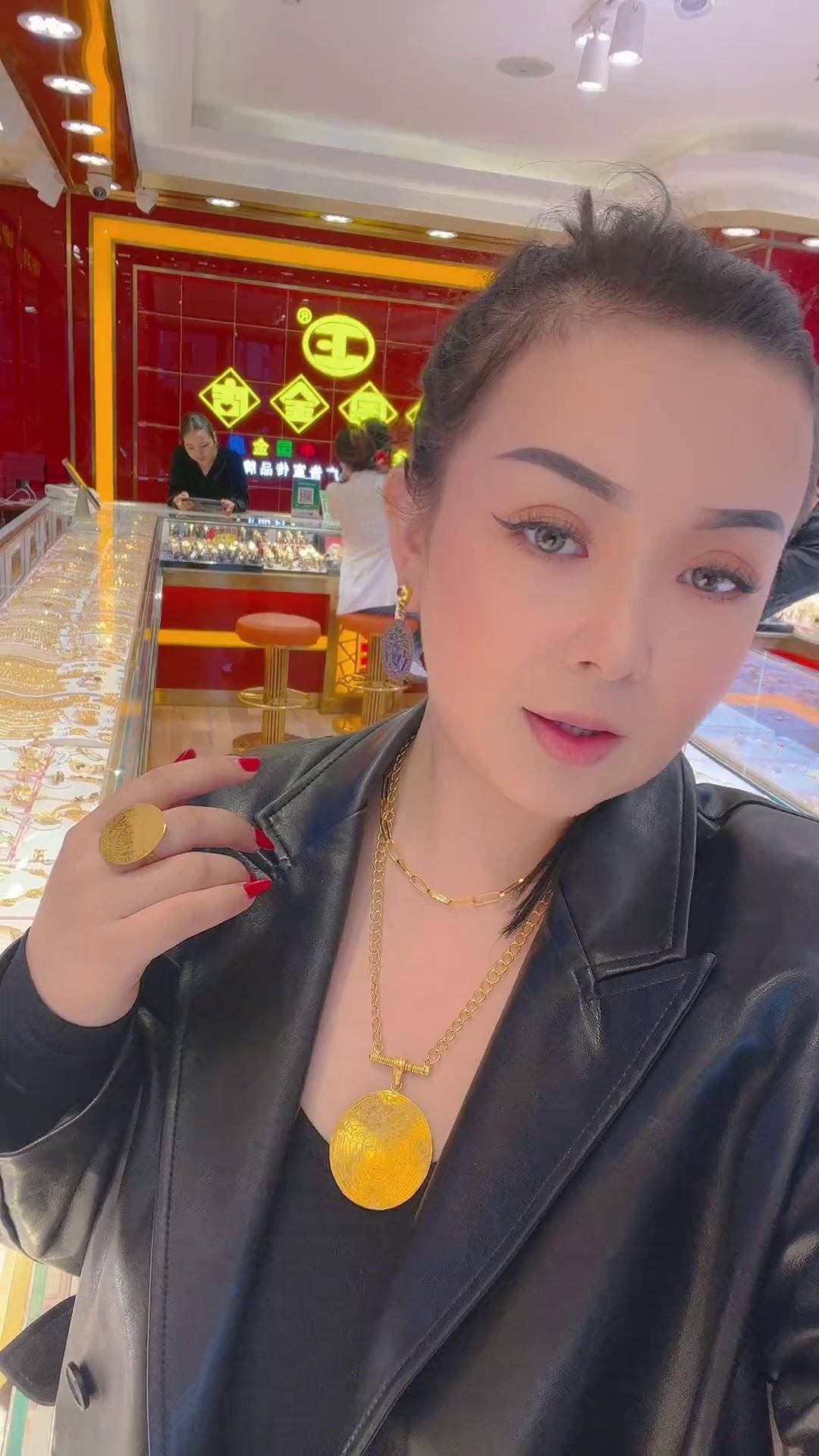 黄金款式太多了,最终选了两个款式好看吗中国金店