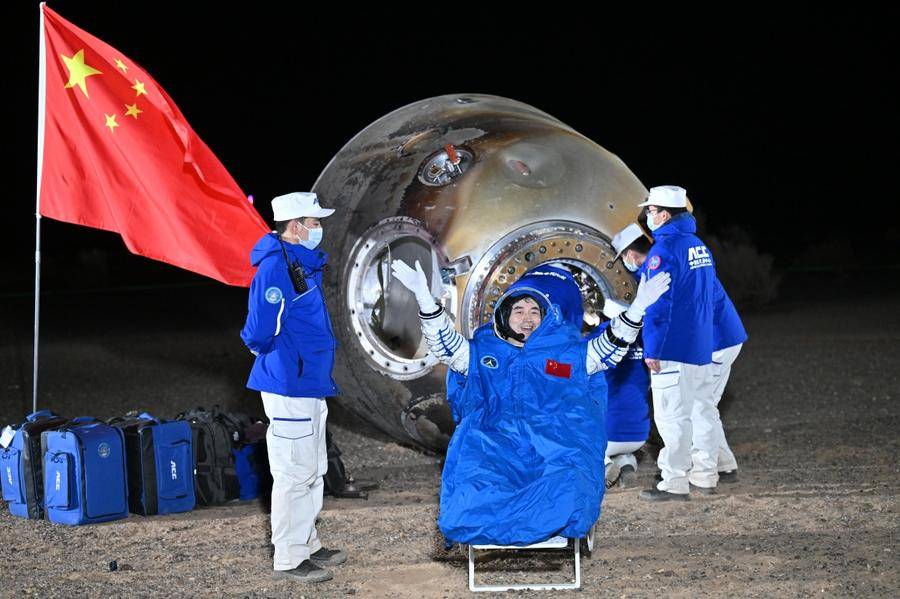 叶光富成为我国在轨飞行时间最长航天员_神舟_任务_着陆场