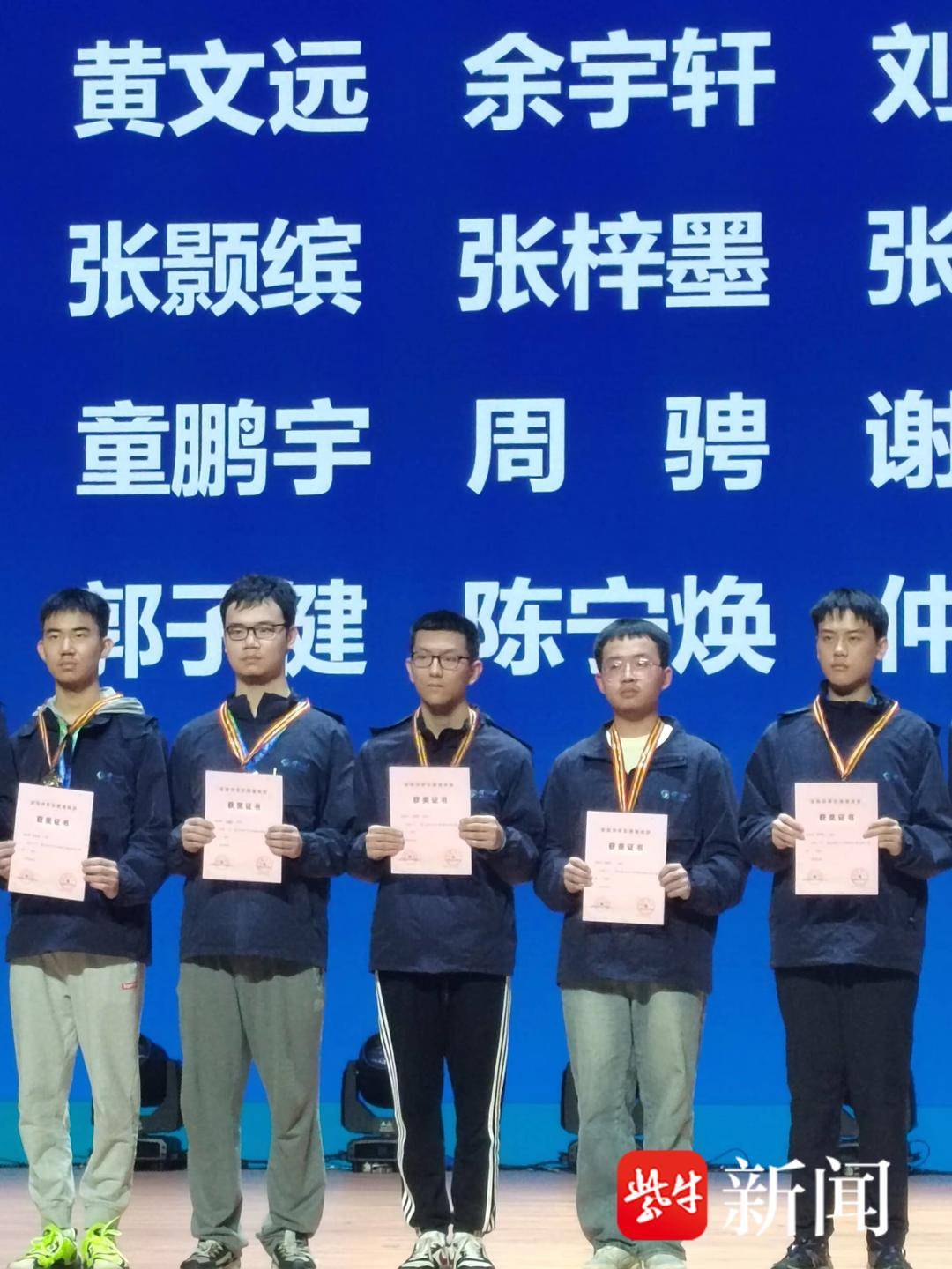 物理老师眼中的他:聪明,好问,特别有钻研精神!