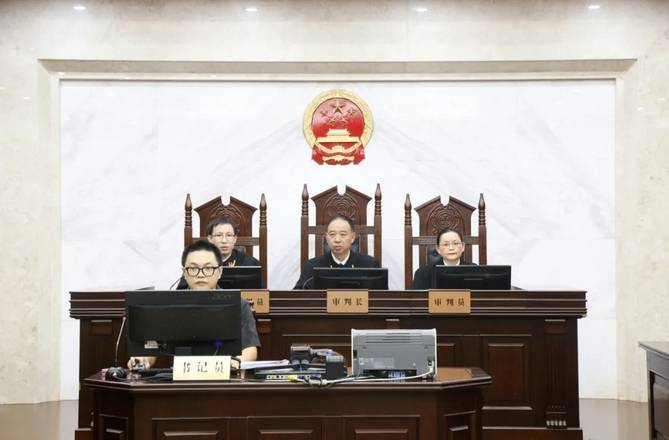 任上烂尾工程开拆3天后,柳州市委原书记郑俊康一审获刑16年半 任上烂尾工程开拆3天后,柳州市委原书记郑俊康一审获刑16年半