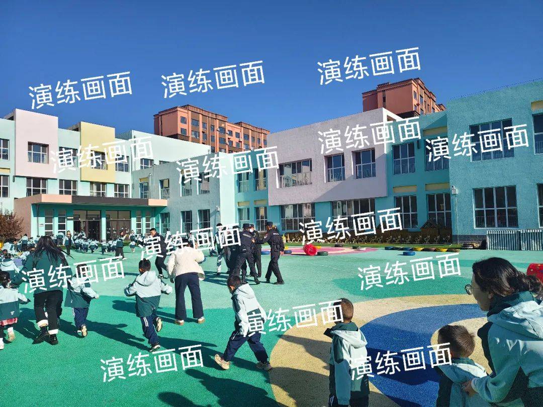 区赤峰市巴林左旗公安局关工委和特巡警大队到旗直属第三幼儿园开展 "