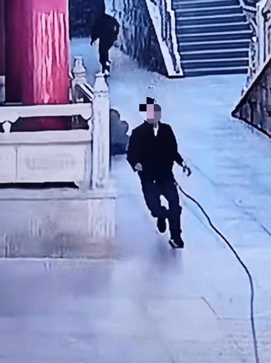 3名男子偷功德箱遗落手机,寺庙师傅:不追究,回来拿吧! 3名男子偷功德箱遗落手机,寺庙师傅:不追究,回来拿吧!