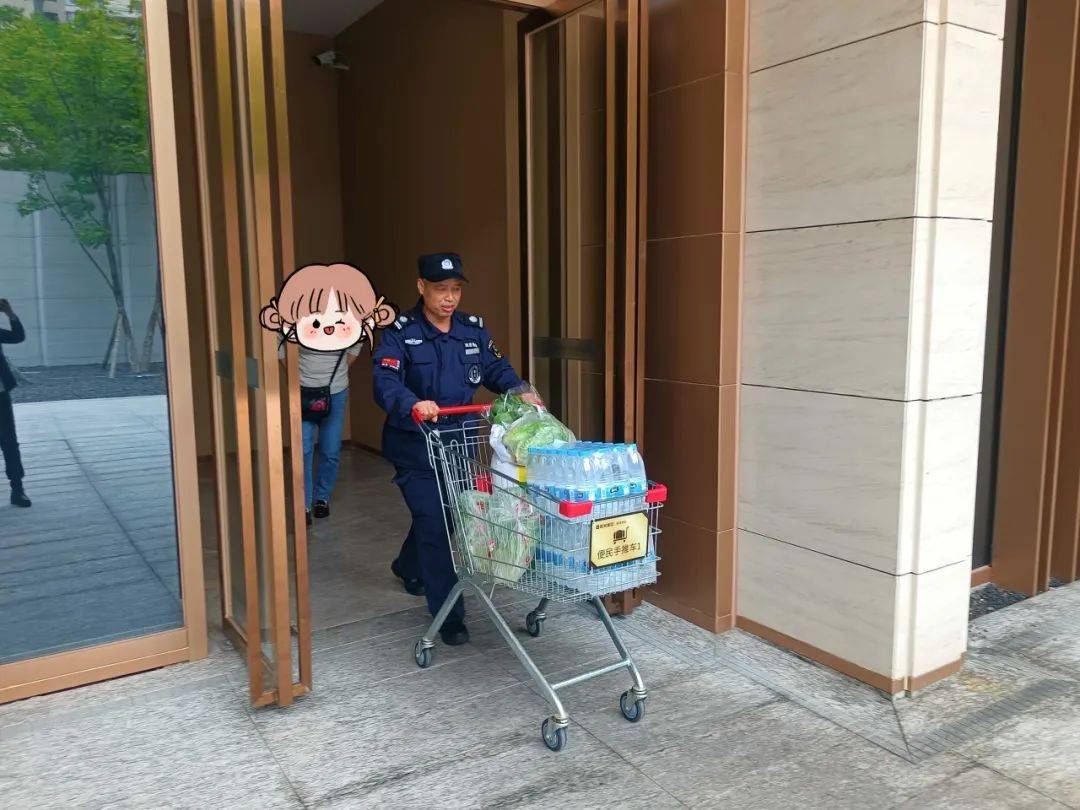 联接"邻"好10月14日,联发·君领西城物业服务中心在会客厅举办了便民