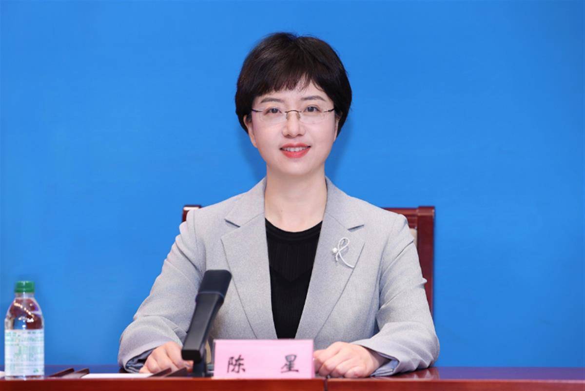 教育部新任新闻发言人陈星亮相,曾获"全国巾帼建功标兵"