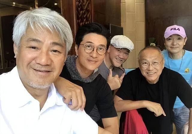 尹扬明坐拥千万身家,与前妻离婚仍是好友,被问感情生活强调有老婆