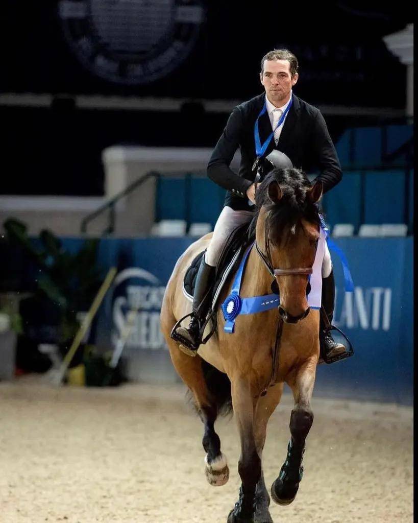 《比佛利娇妻》女星泰迪被曝婚内出轨,和好友发生婚外情_埃德温_卡莉