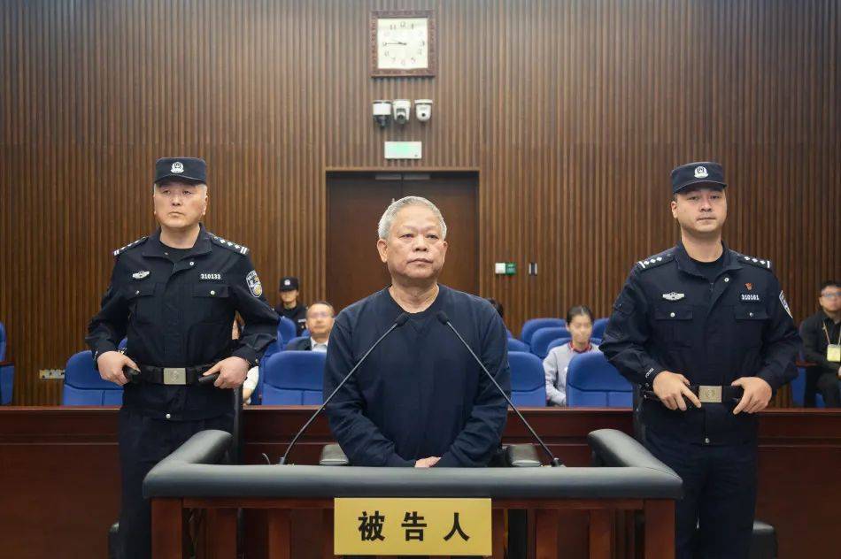 上汽集团原副总裁陈德美受审，被控受贿、为亲友非法牟利