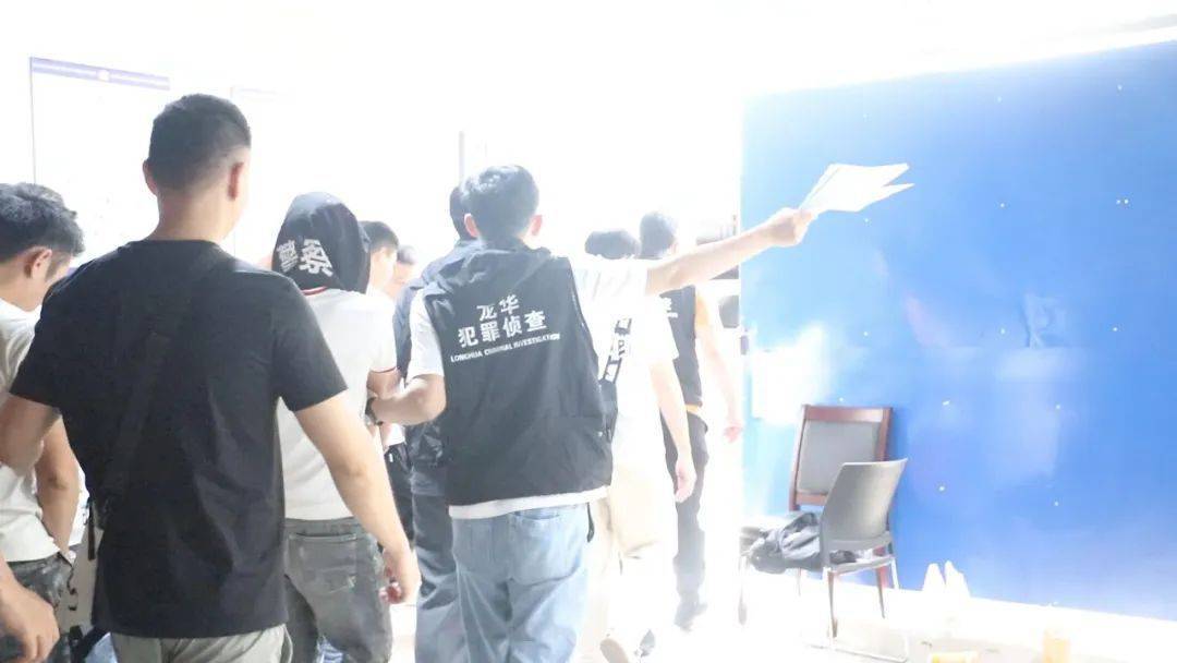 海口警方抓13人!“强哥”及其妹妹、妹夫被“一家端” 海口警方抓13人!“强哥”及其妹妹、妹夫被“一家端”