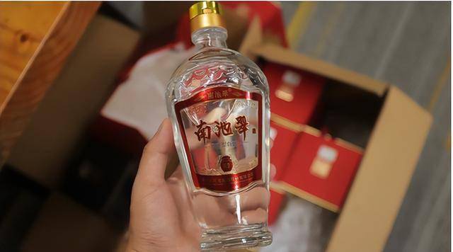 2024年中国白酒销量最高的8款酒，看看谁是销量王_市场_茅台酒_五粮液