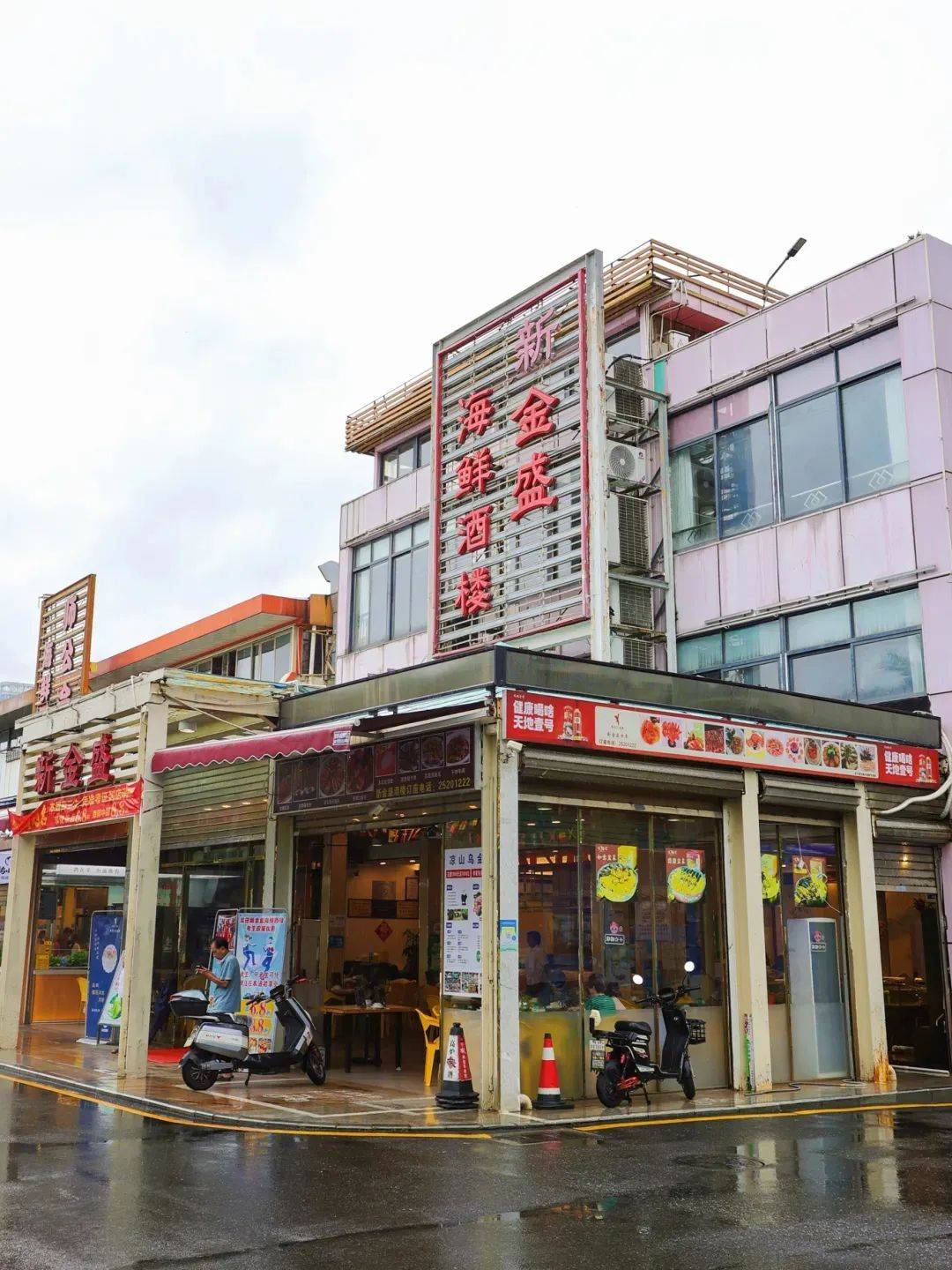 盐田海鲜街直接把"大海"搬墙上了?