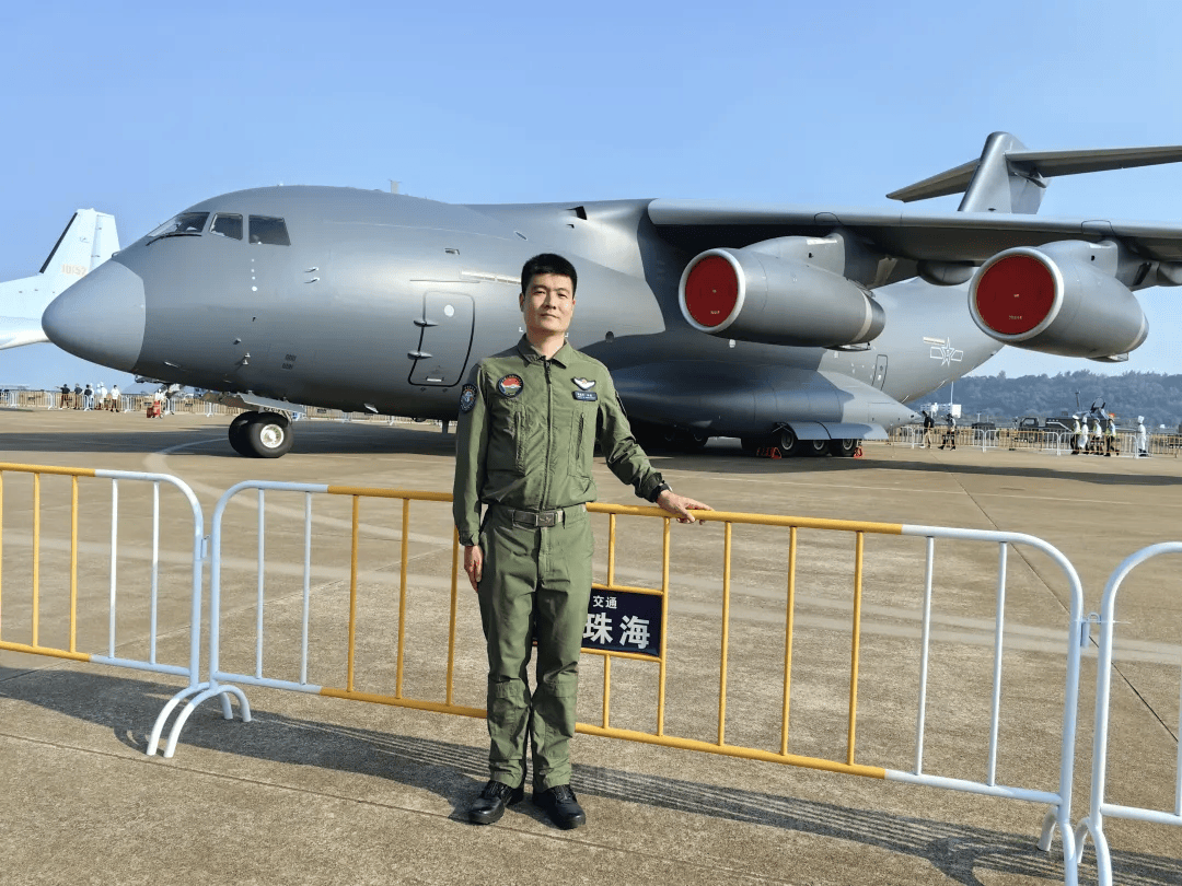 帅!陆军中校,一级飞行员,海宁小伙亮相中国航展