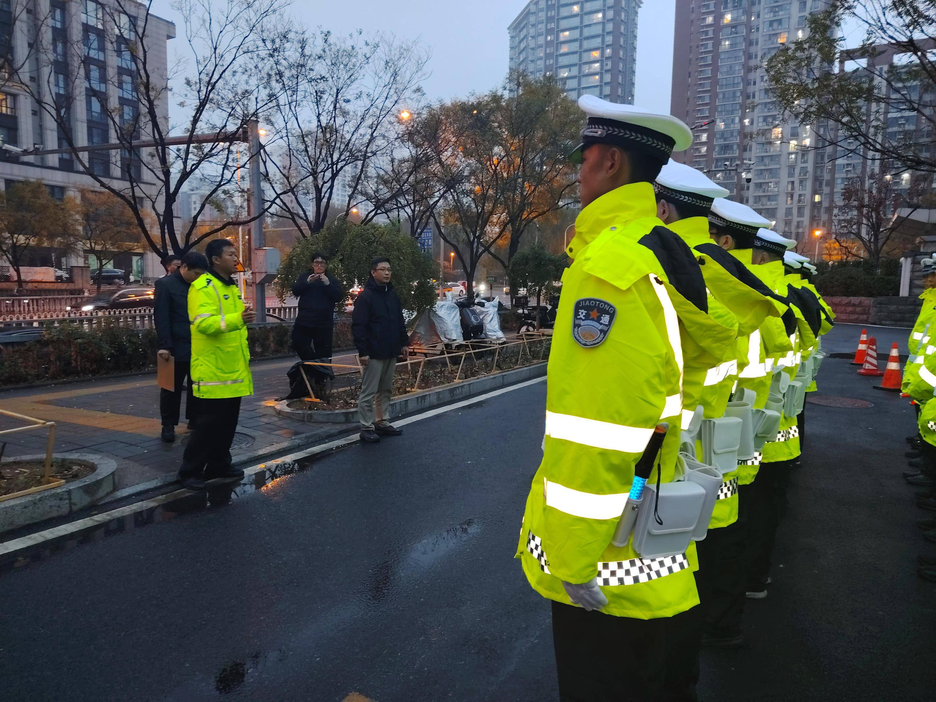 北京三大火车站,交通联勤正式上岗 北京三大火车站,交通联勤正式上岗