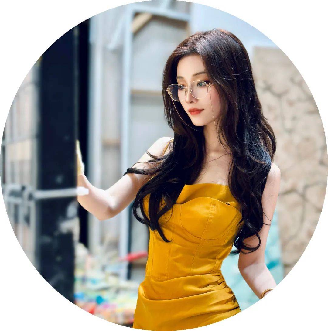 嘉宾简介到场观众可获 scm 精美文创如图,任选其一,限量前 50 位