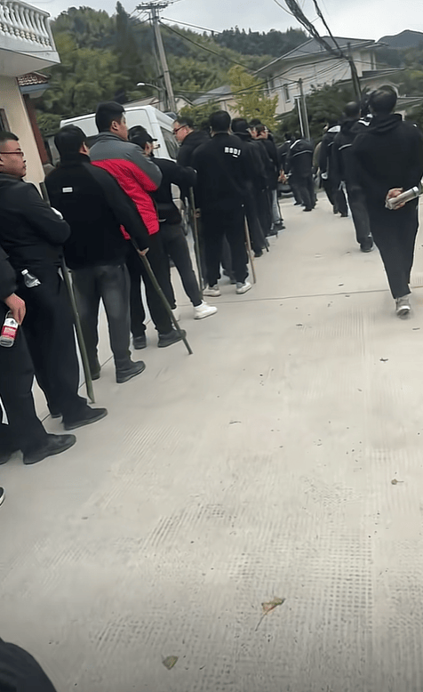 重大刑事案件54岁嫌疑人在逃！当地警方悬赏3万追凶