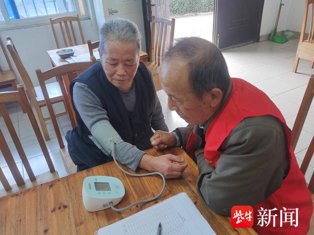 爱心义诊暖人心，垃圾分类践文明！常熟市碧溪街道聚福苑社区开展便民服务主题活动