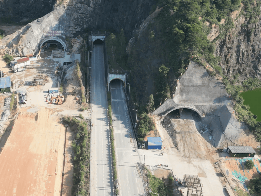 广东省最大跨径!江鹤高速莲花山隧道加速拓宽为双向12车道
