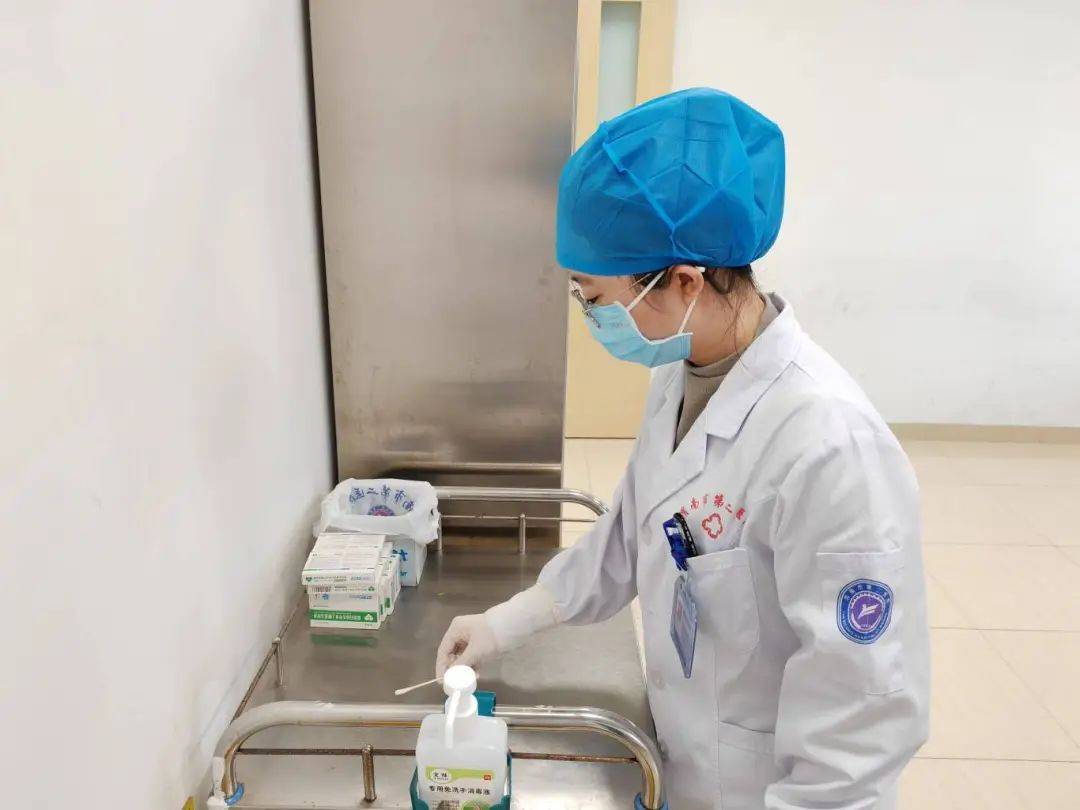 此次监测项目包括环境物体表面,医护人员手表面,使用中的消毒剂等